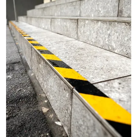 Páska výstražná lepící černo žlutá 48 x 50 PVC 130-1960